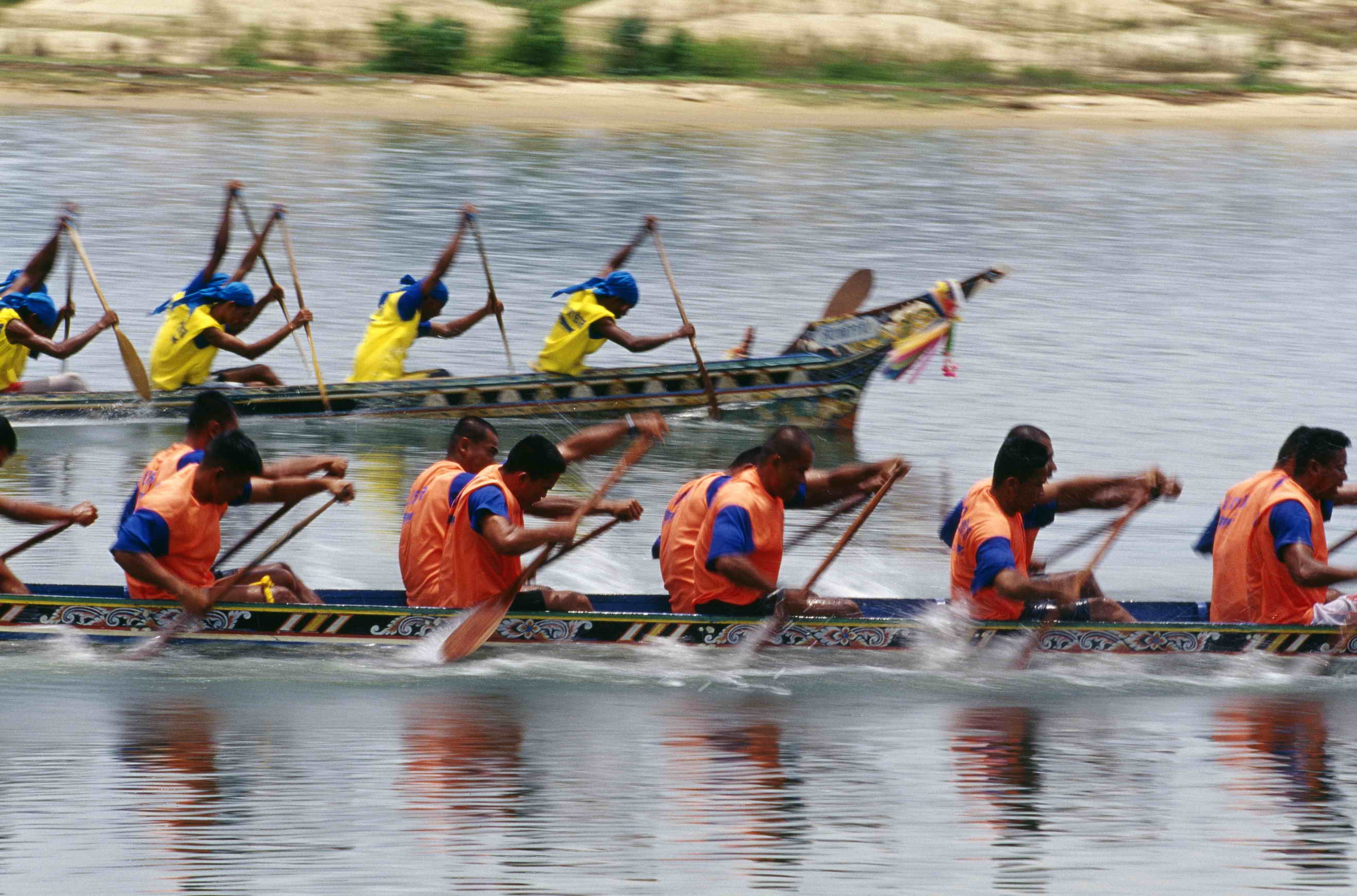 ททท. สำนักงานนราธิวาส เชิญเที่ยวงานของดีเมืองนรา ประจำปี 2554 และงานแข่งขันเรือกอและ เรือยาว และเรือยอกอง ชิงถ้วยพระราชทานหน้าพระที่นั่งฯ